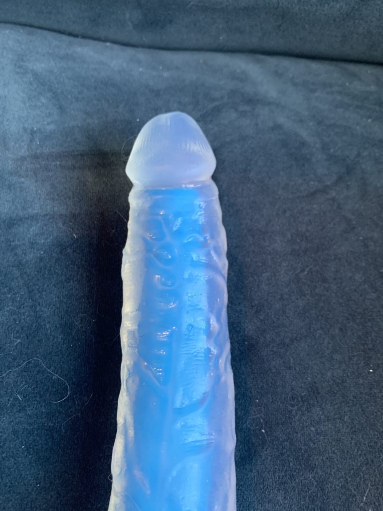 The inner core of the Neo Elite Glow in the Dark 7.5 Inch Silicone Dildo is a firm, blue silicone while the outer is a clear silicone. 