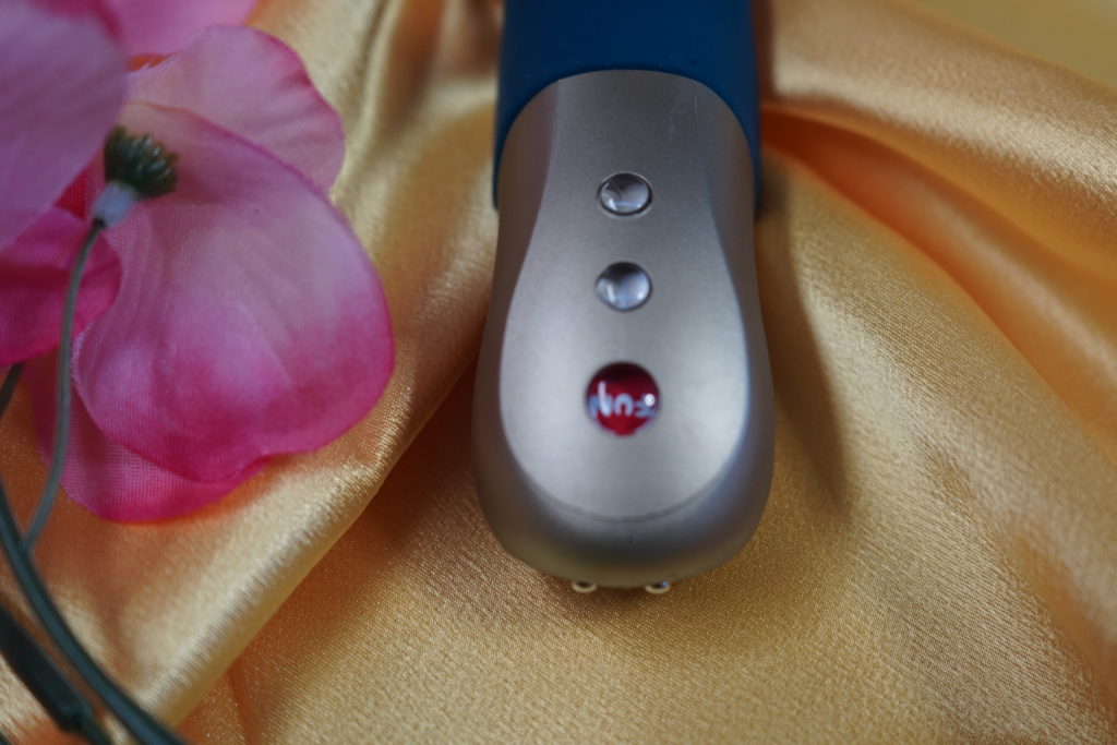 close up of the stronic petite's three control buttons